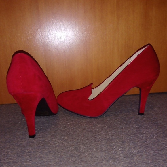 Heels - Picture 2 of 4